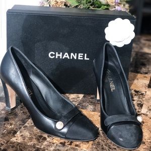 Chanel Cap toe Pump, sz 40